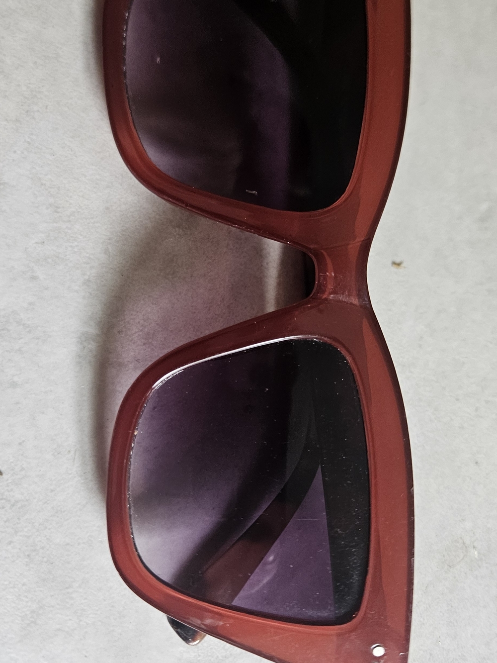 Women’s Red Frame Sunglasses - Classic Chic for Everyday Wear